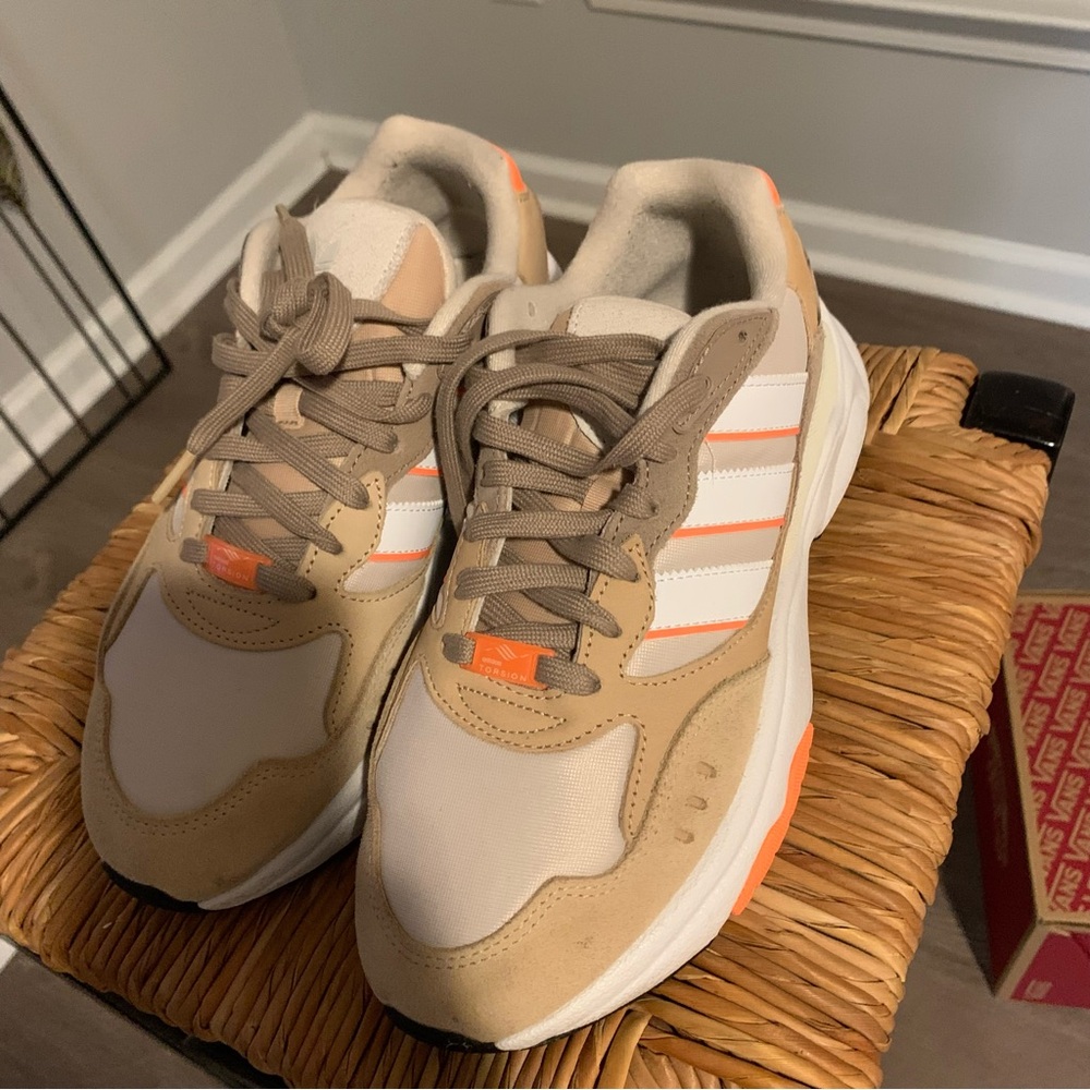 NWOT Adidas Retrpohy F90 Sneakers